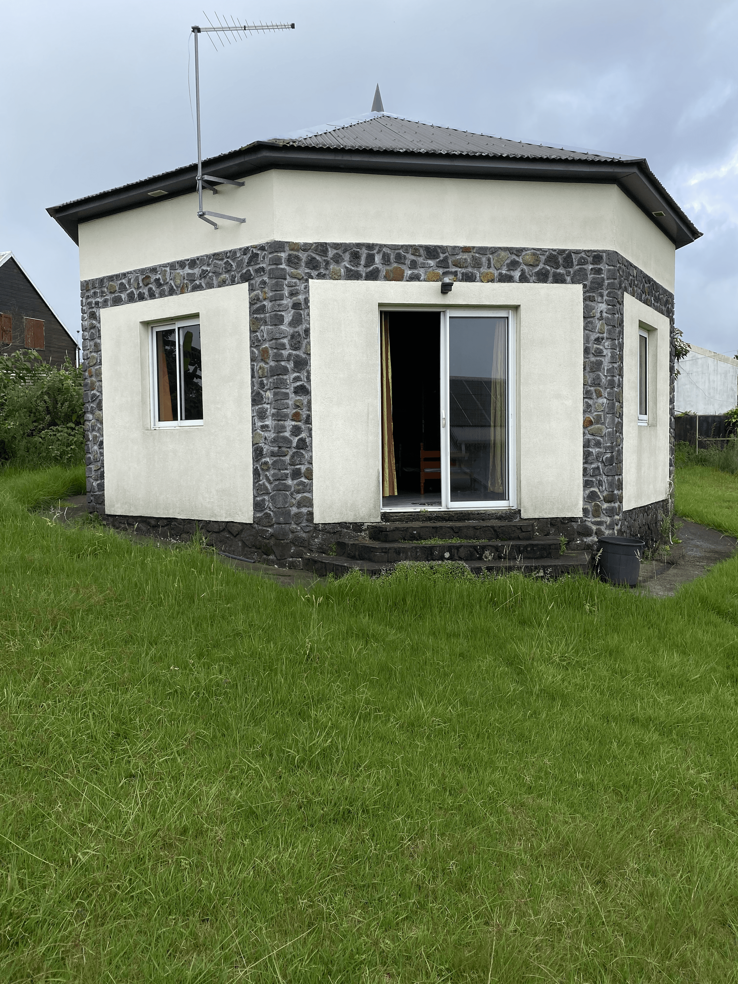 Entrée de Ti Kaz lé haut - Maison d'hôtes à La Réunion avec vue panoramique